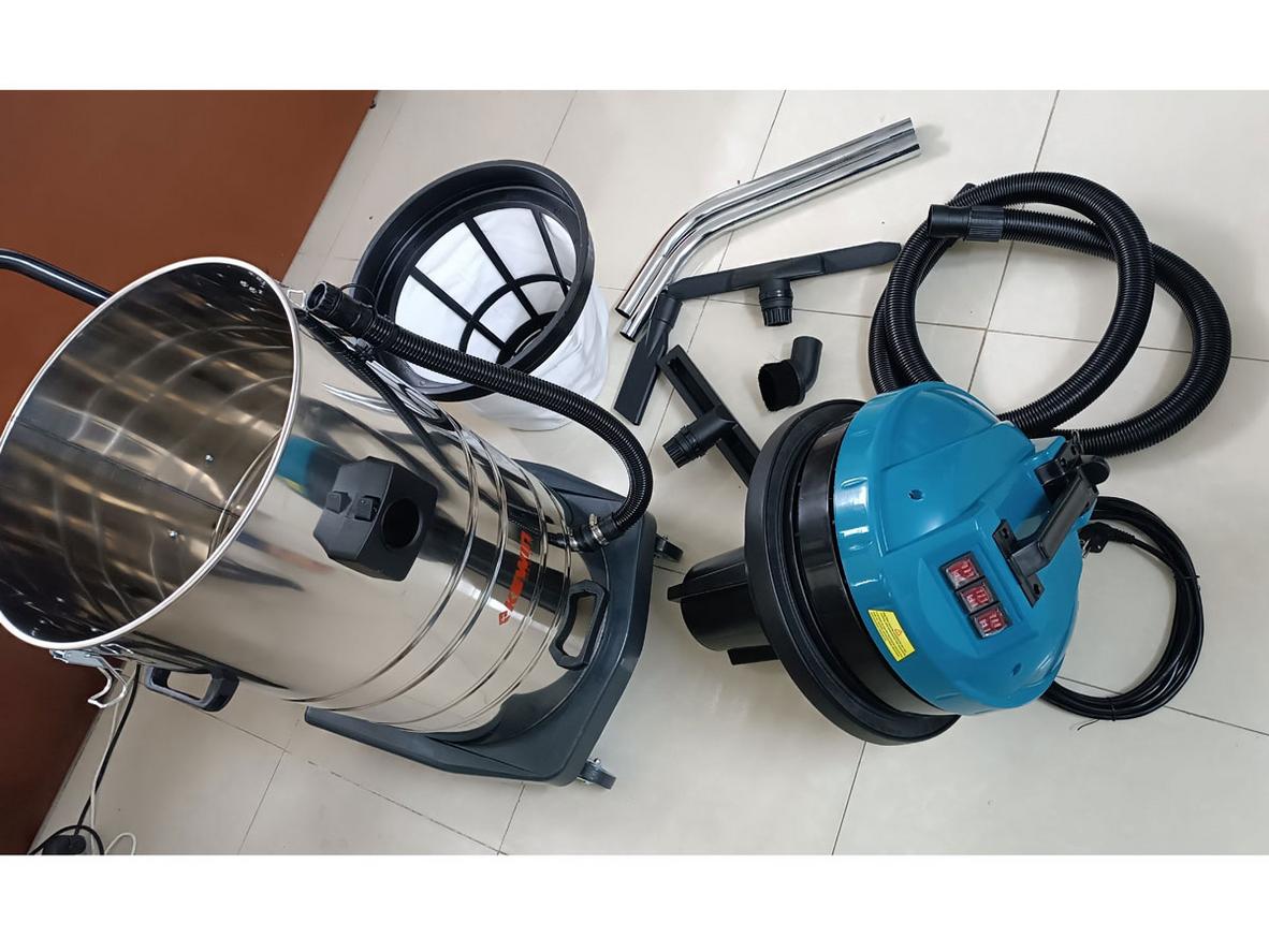 Thiết kế 3 motor và thùng inox 80 lít giúp KN803MX phù hợp làm sạch diện rộng.