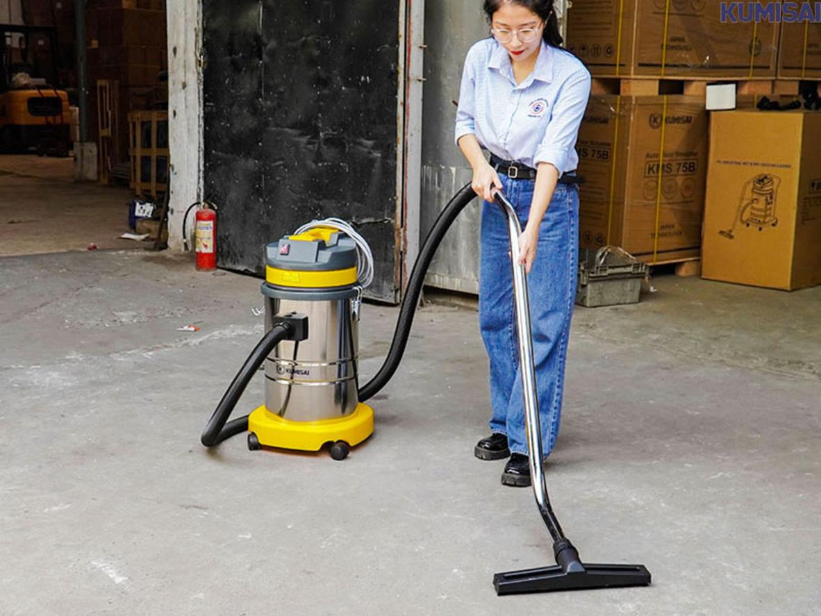 Kumisai KMS 35 vận hành ổn định trong văn phòng, gara và cửa hàng.