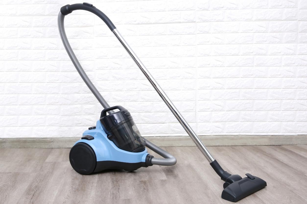 Electrolux EC31-2BB phù hợp hút sàn cứng, thảm mỏng và khe hẹp trong gia đình.
