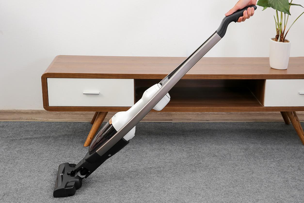 Máy hút bụi Electrolux PQ91-3BW không dây, gọn nhẹ cho dọn nhanh mỗi ngày.