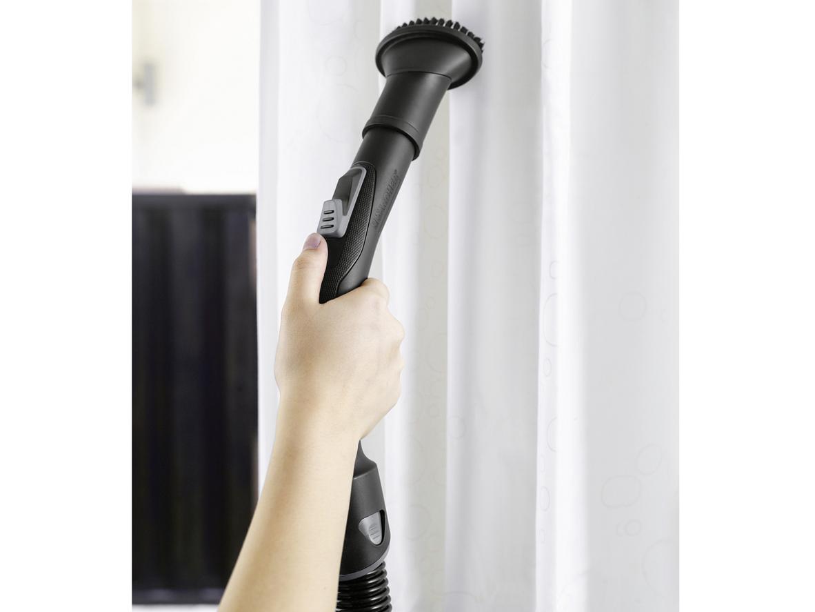 Karcher VC 3 Plus phù hợp hút bụi sàn cứng, thảm mỏng và khe hẹp trong gia đình.