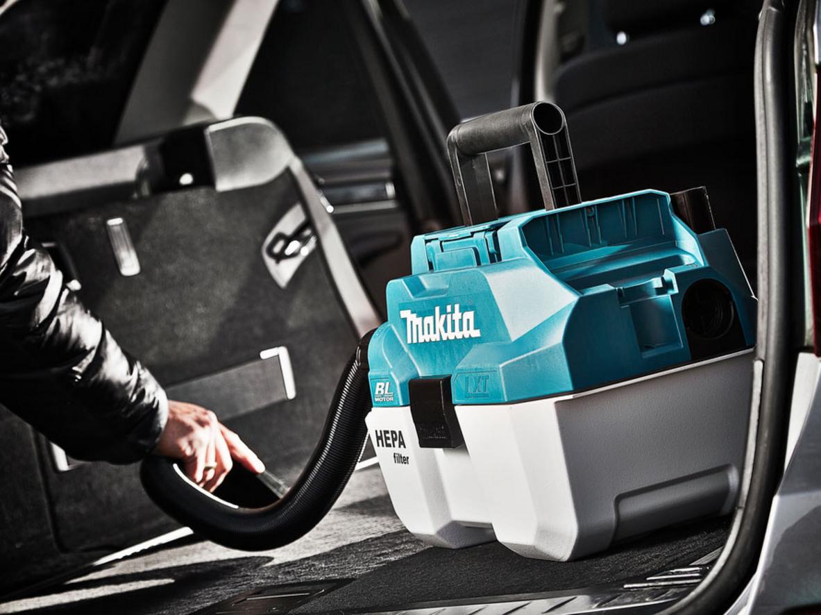 Makita DVC750LZX3 nổi bật với hút khô/ướt, lọc HEPA và động cơ BL cho nhu cầu làm sạch cơ động.
