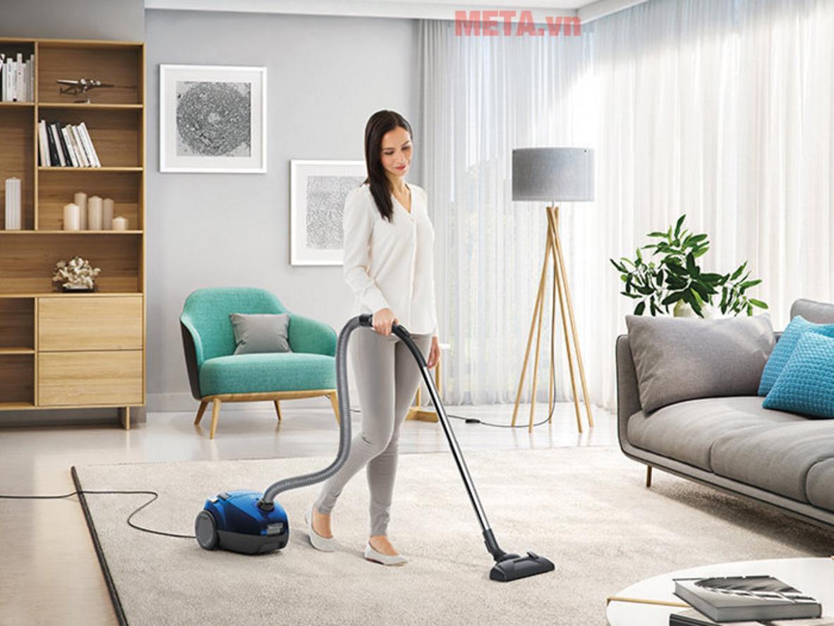 Electrolux Z1220 xử lý sàn, thảm và đệm với bộ đầu hút đa năng.