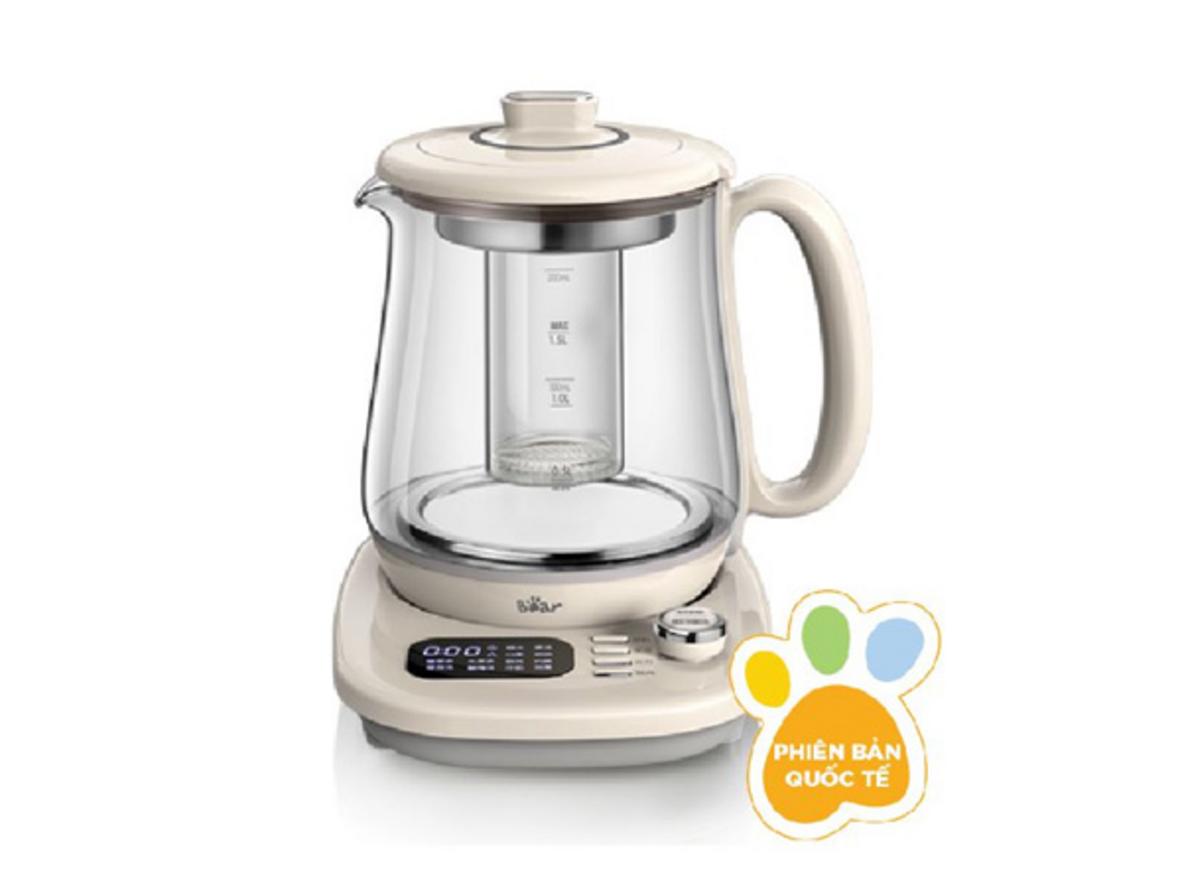 Máy pha trà Bear SUBE011 1,5L gọn đẹp, phù hợp pha trà và món nóng mỗi ngày.