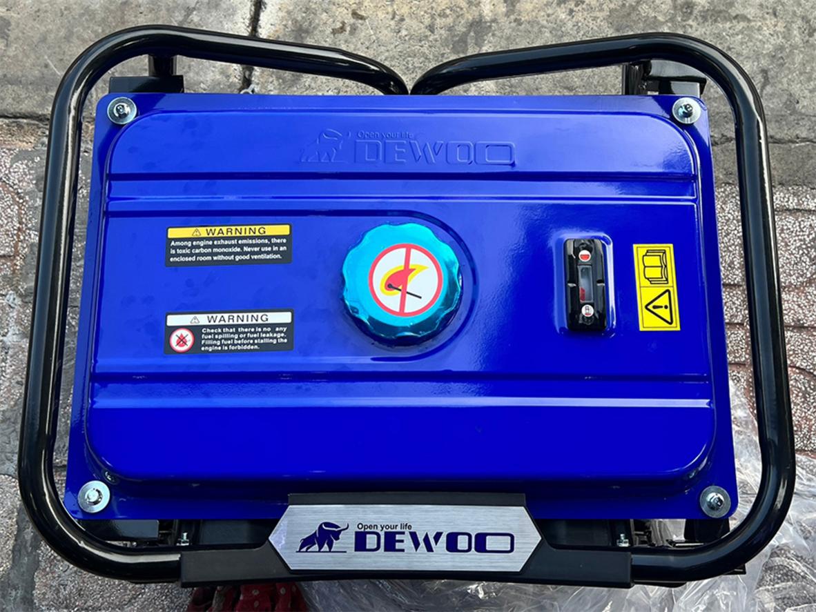 Chuẩn điện 230V/50Hz của Dewoo DW-4000E tương thích với phần lớn thiết bị gia dụng.