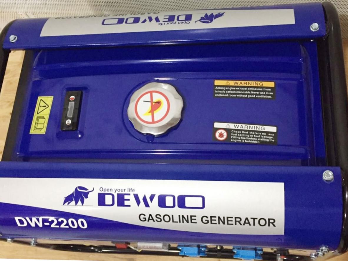 Động cơ 4 thì 1 xi-lanh và cầu dao chống quá tải giúp Dewoo DW2500 vận hành đơn giản, an toàn.