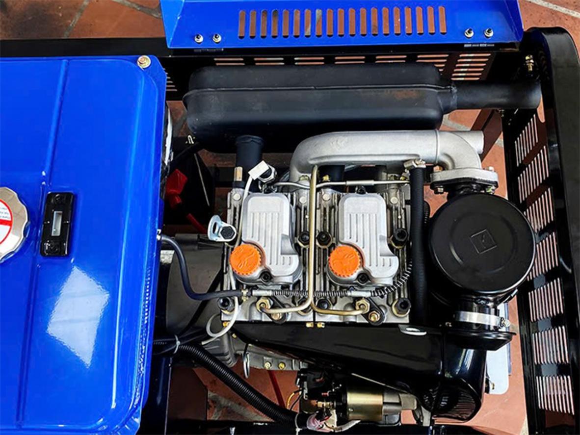 Infographic thông số và tính năng chính của máy phát điện 12 KVA 3 pha Hyundai DHY12500LE-3.