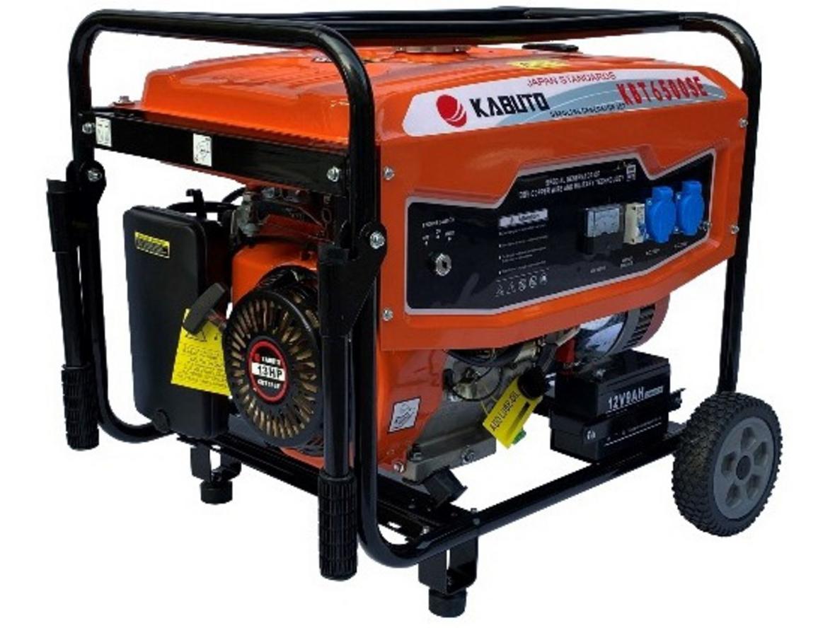 Máy phát điện Kabuto KBT6500SET nổi bật với công suất 5.0 kW, đề nổ và thiết kế có bánh xe, tay cầm.