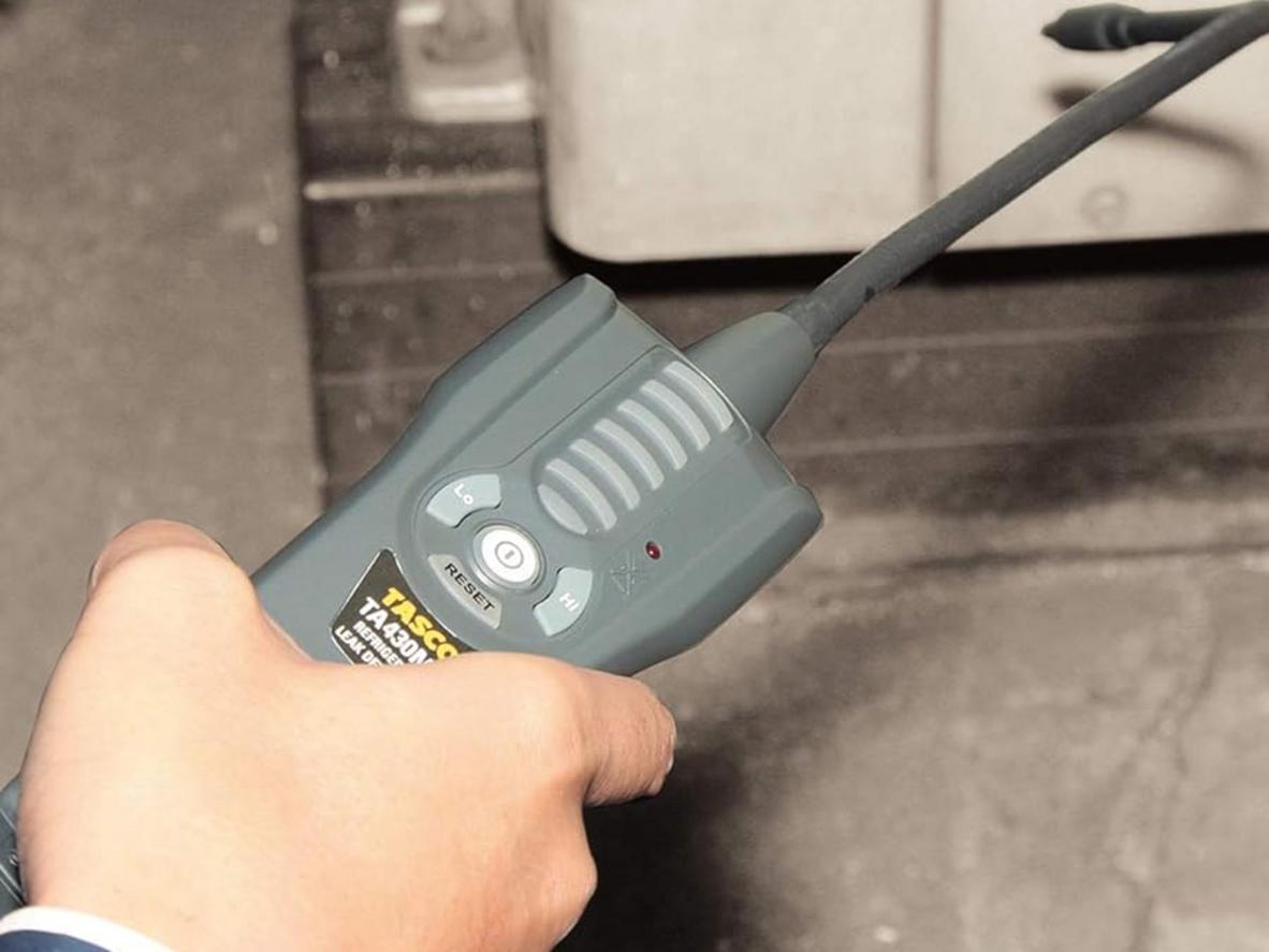 Tasco TA430MB hỗ trợ kiểm tra rò rỉ gas lạnh nhanh và chính xác tại hiện trường.