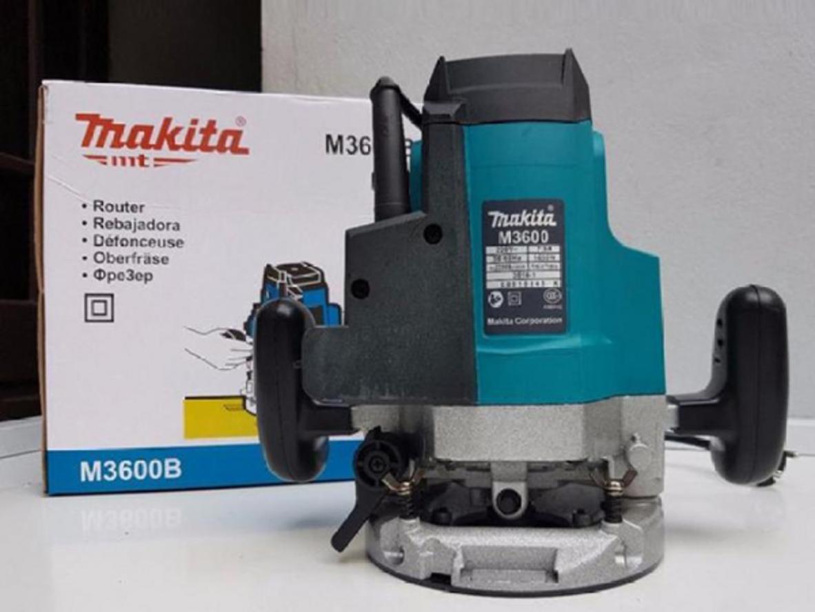 Makita M3600B vận hành ổn định khi soi rãnh, bo cạnh và tạo phào chỉ.