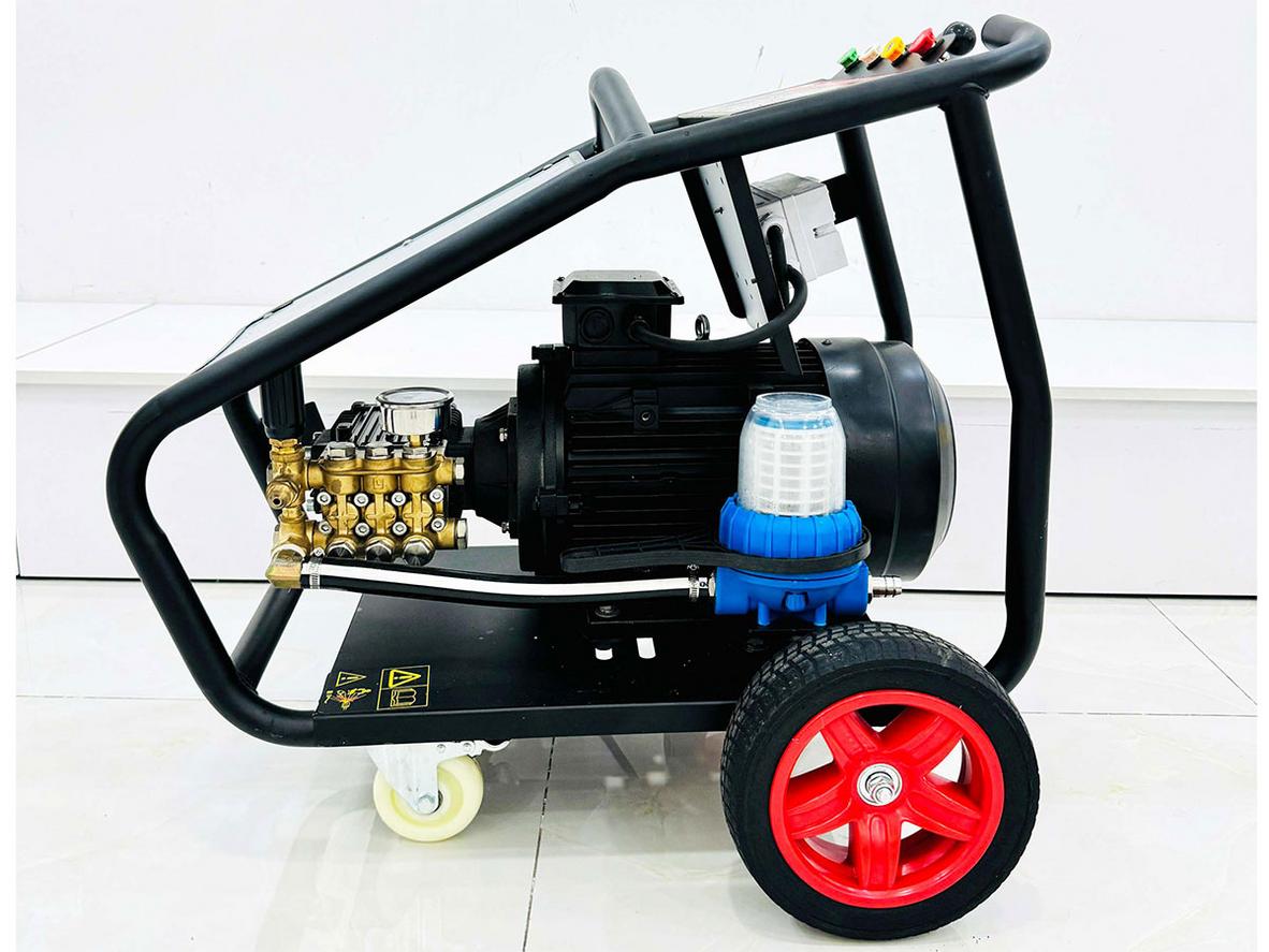 Máy phun áp lực cao Sumika S350 cho gara, nhà xưởng và công trình bám bẩn nặng.