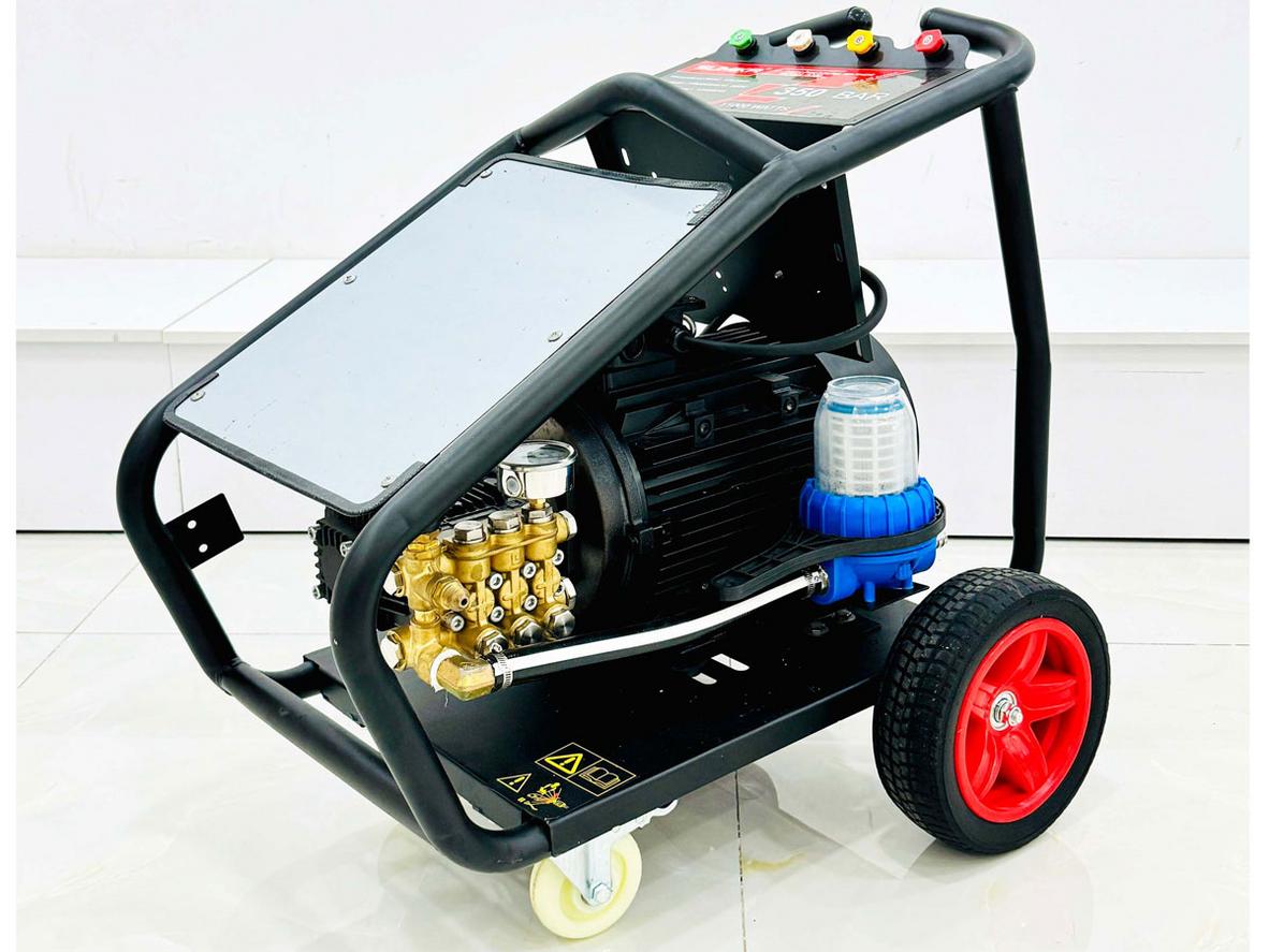 Máy phun áp lực cao Sumika S350 cho gara, nhà xưởng và công trình bám bẩn nặng.