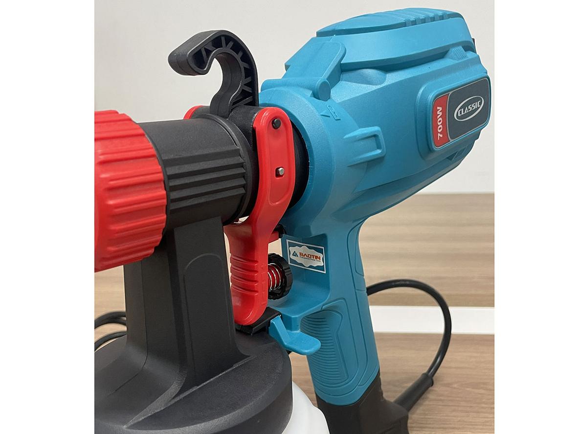 Classic CLA8005 giúp phủ sơn đều trên gỗ, tường và kim loại với 4 béc linh hoạt.