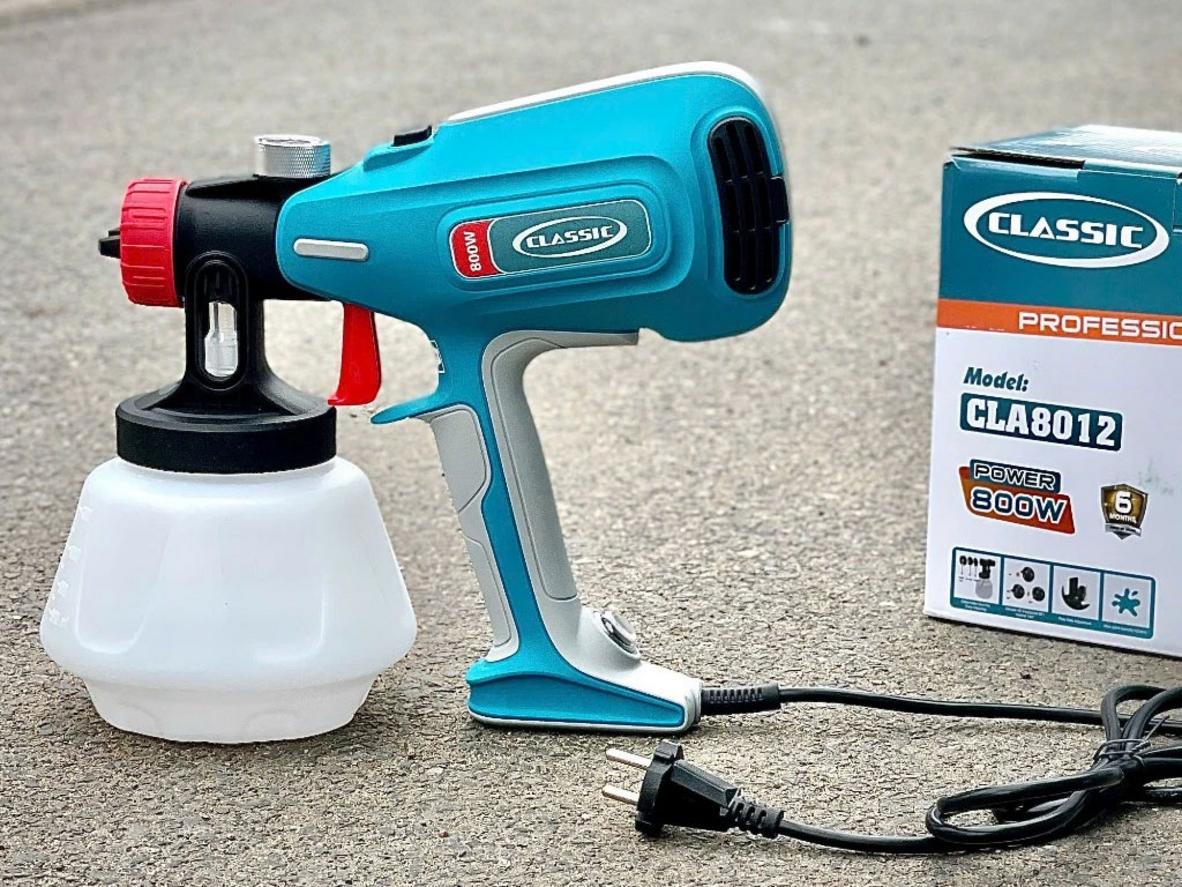 Classic CLA8012 cho lớp phủ đều hơn khi sơn tường, cửa và đồ gỗ quy mô nhỏ.