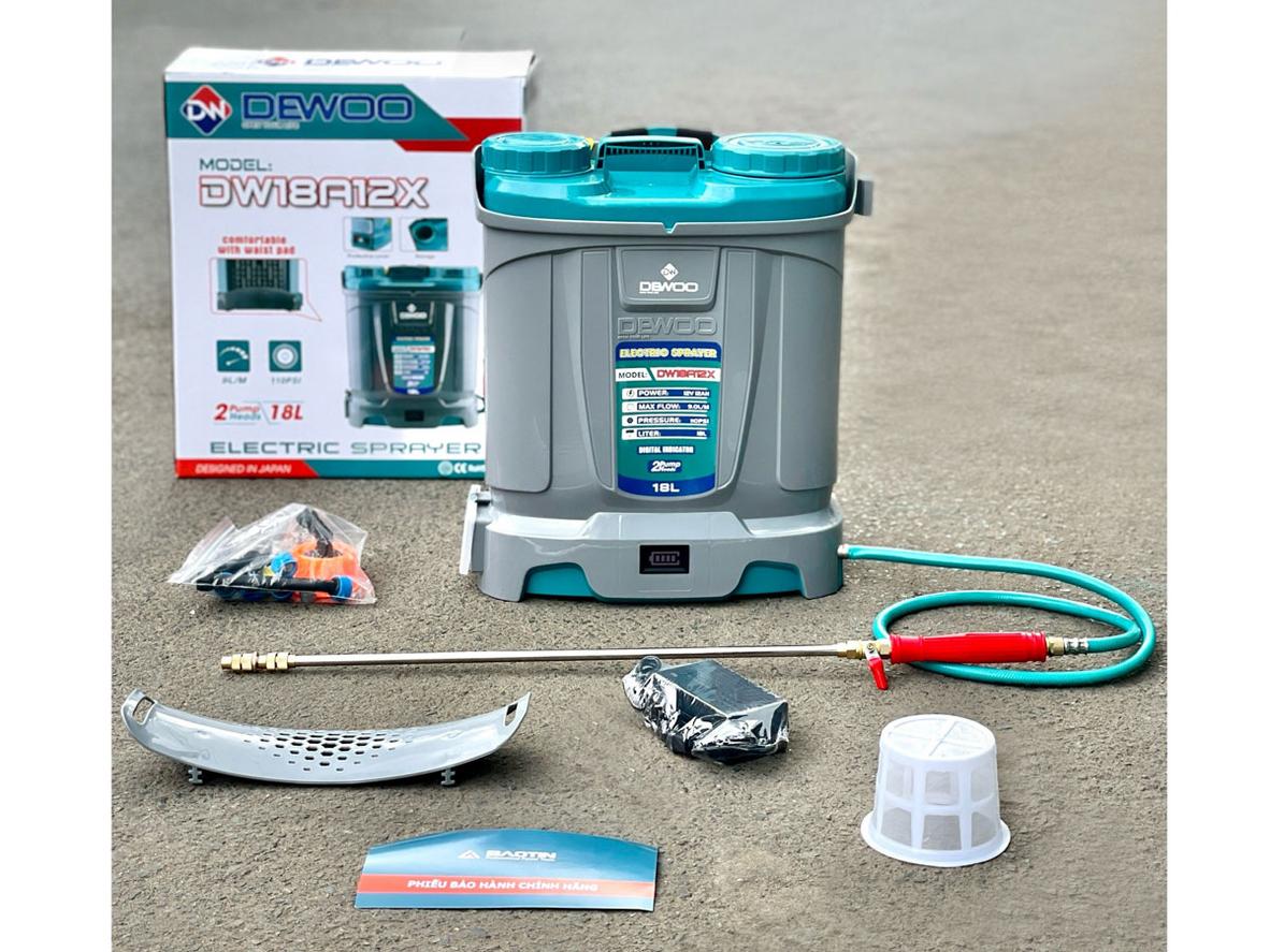 DW18A12X nổi bật với 2 bơm kép, bình 18 lít và áp lực phun mạnh.