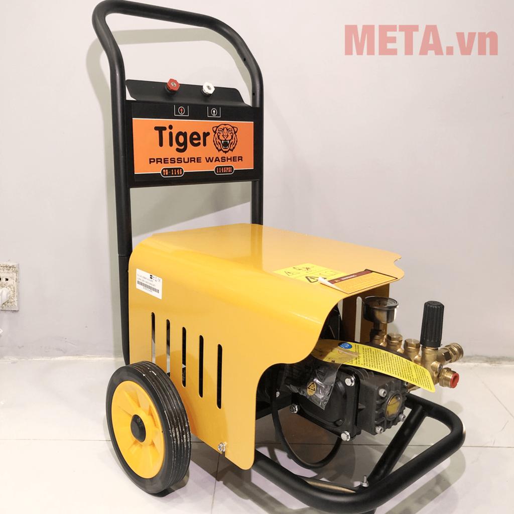 Động cơ 2.200W tạo áp lực 100 bar giúp Tiger UV-1145 rửa sạch nhanh hơn.