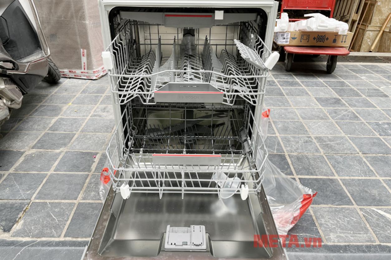 Máy rửa bát bán âm Bosch SMI4HCS48E Serie 4 giúp bếp gọn và đồng bộ hơn.