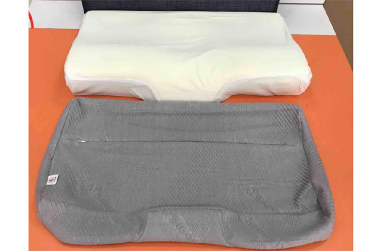 Lõi Memory Foam đàn hồi chậm giúp gối ôm cổ gáy và giữ form ổn định.