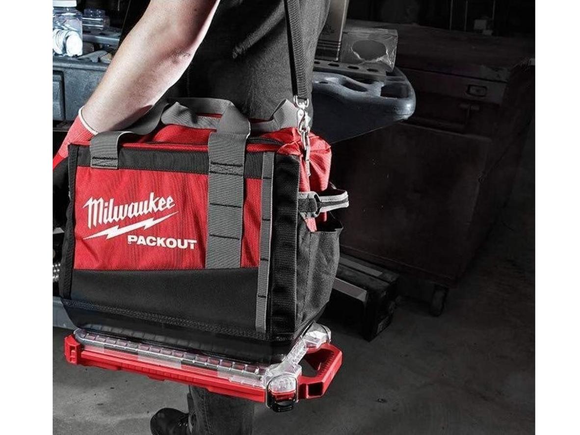 5 ngăn tháo rời giúp Milwaukee 8436 phân loại phụ kiện nhỏ rõ ràng hơn.