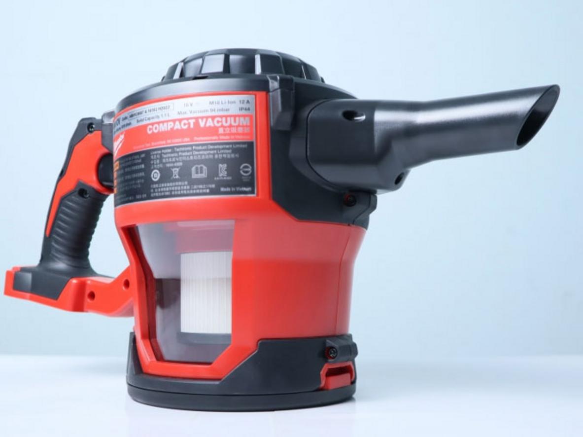 Ống hút 120 cm giúp máy tiếp cận tốt hơn trong không gian hẹp.