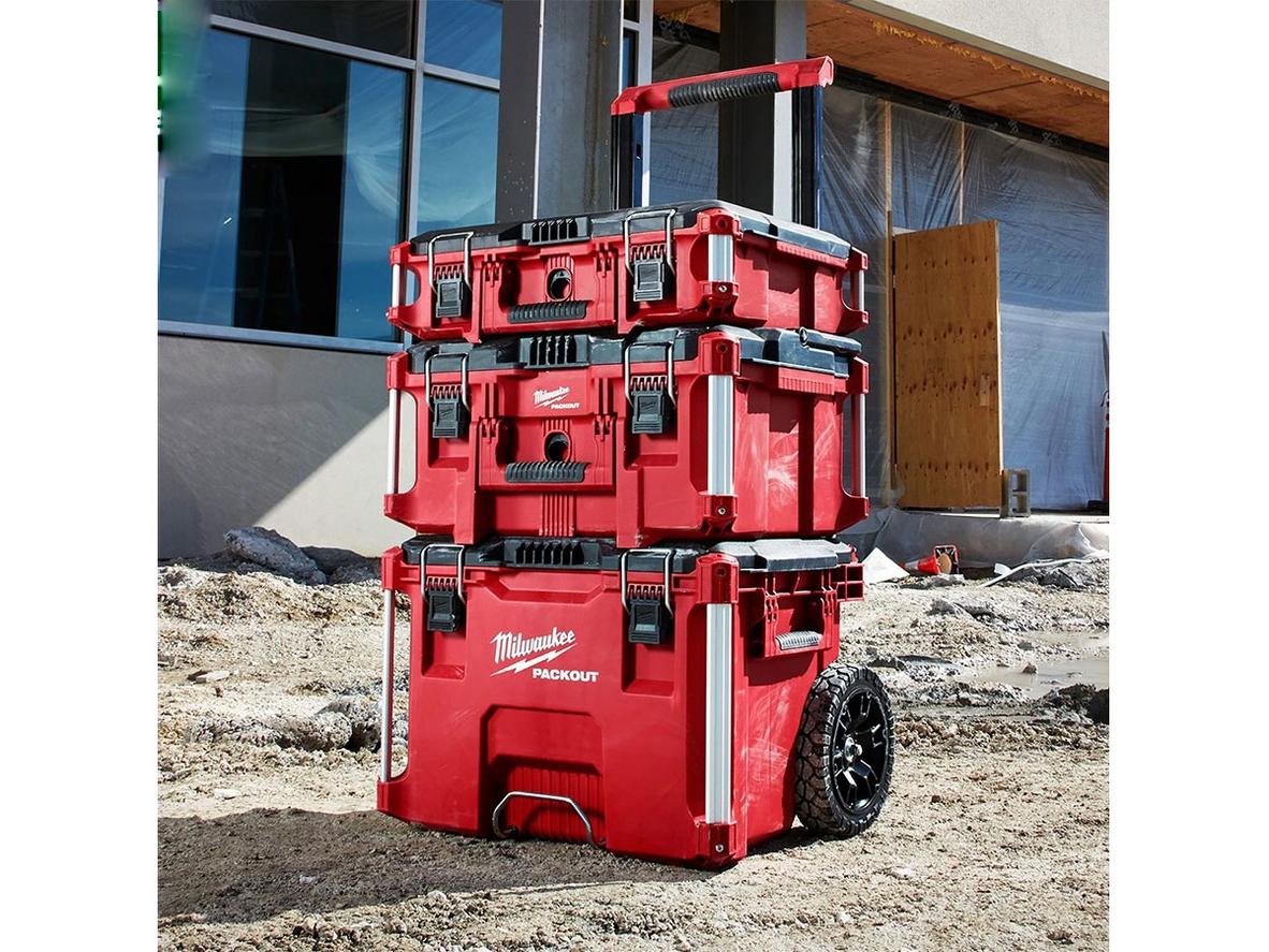 Chi tiết hộp Milwaukee Packout 8425: bền chắc, chống bụi nước IP65 và dễ sắp xếp dụng cụ.