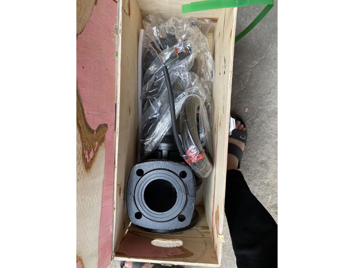 Lõi mô tơ dây đồng và IP68 giúp bơm chìm ShowFou vận hành bền trong môi trường nước thải ngập nước.