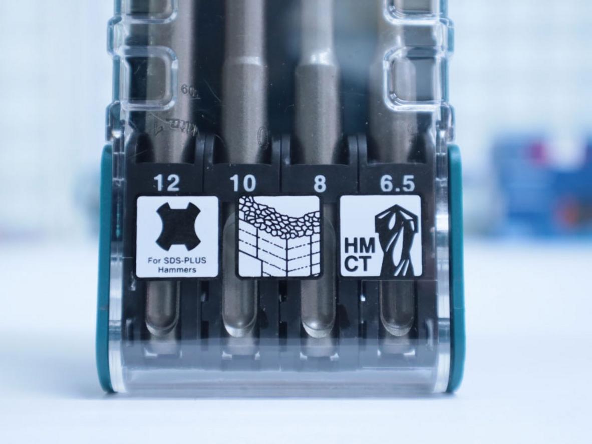 Đầu mũi TCT hỗ trợ khoan bê tông và tường cứng ổn định hơn.