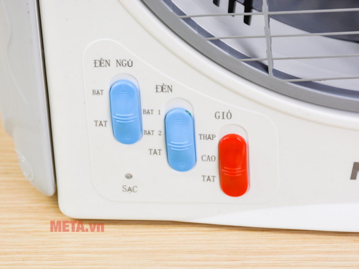 Thân nhựa ABS màu trắng giúp quạt bền và dễ vệ sinh.