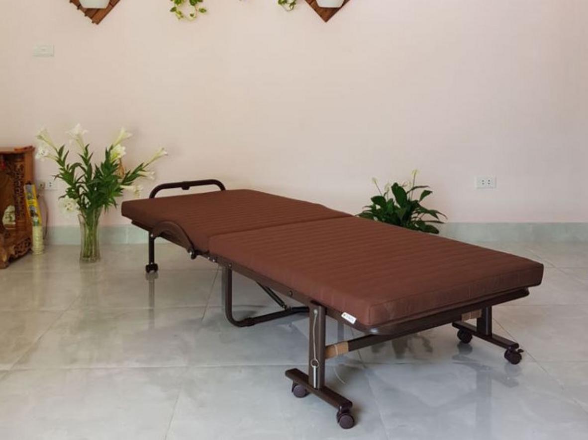 Gấp gọn 104 x 75 cm giúp tối ưu không gian cất giữ.