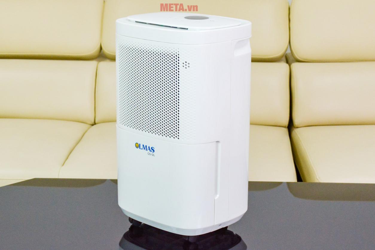 2 tốc độ quạt giúp Olmas OS-12L linh hoạt hơn khi dùng ban ngày và ban đêm.