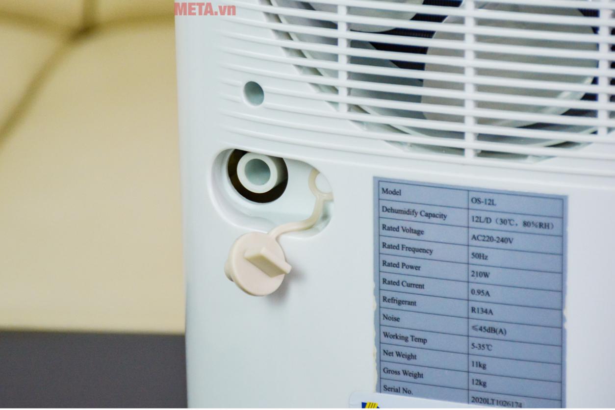 Bình nước 1,8 lít giúp Olmas OS-12L dễ tháo lắp và vệ sinh hằng ngày.