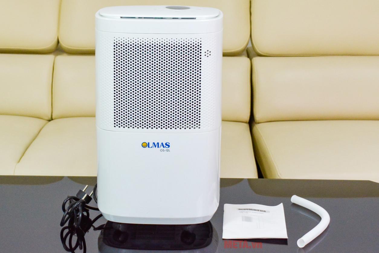 Bình nước 1,8 lít giúp Olmas OS-12L dễ tháo lắp và vệ sinh hằng ngày.