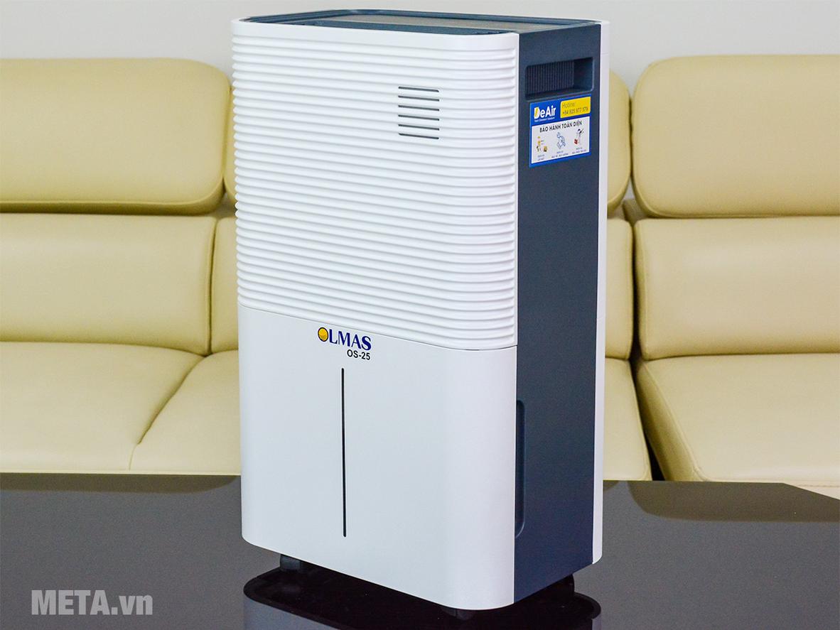Bảng điều khiển cảm ứng và 2 tốc độ quạt giúp máy dễ thao tác hơn.