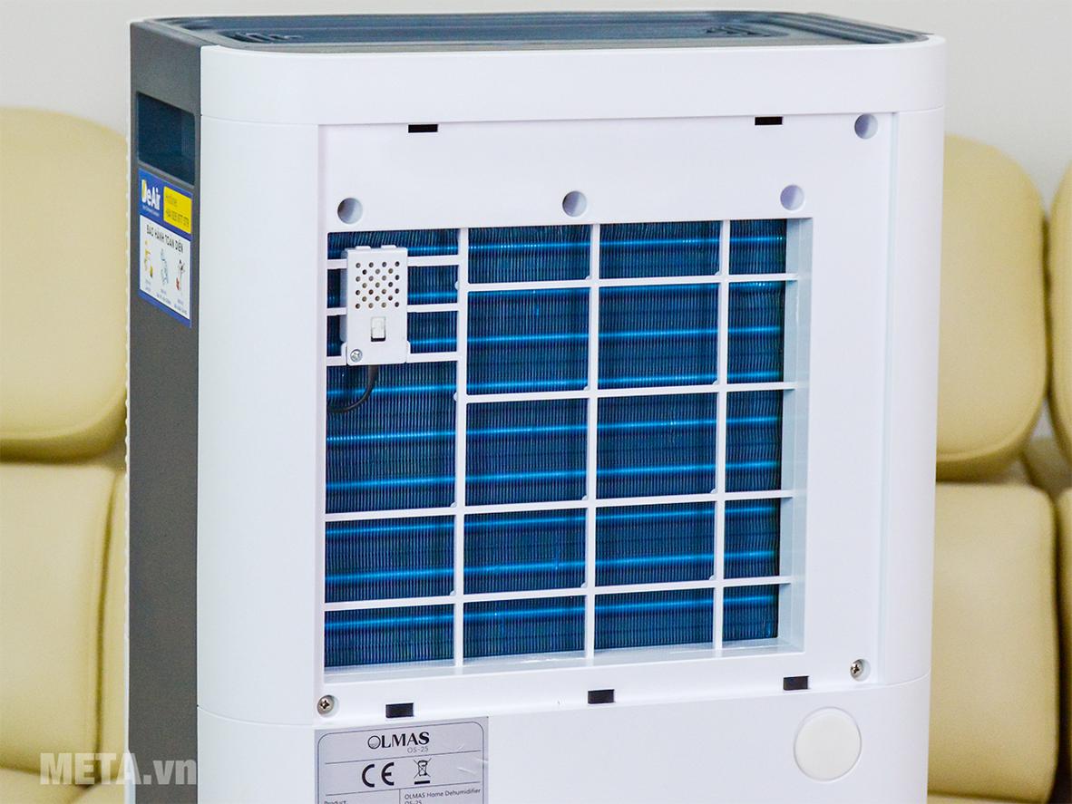 Bình chứa 6 lít hỗ trợ dùng lâu hơn trước khi cần xả nước.