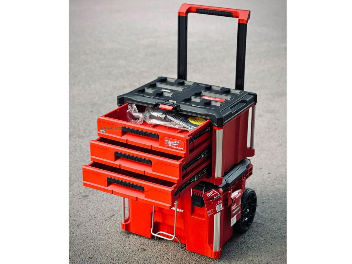 Hệ PACKOUT giúp Milwaukee 8443 xếp chồng gọn và di chuyển đồng bộ.