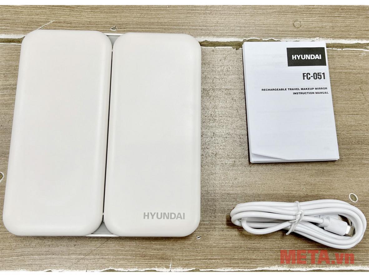 Ba mức phóng đại 1x/3x/7x hỗ trợ trang điểm chi tiết hơn.