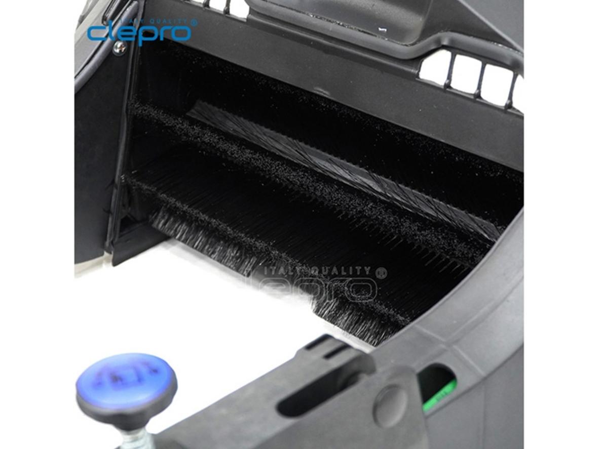 Clepro CW103/2 phù hợp nhà xưởng, kho bãi và khuôn viên rộng cần làm sạch liên tục.