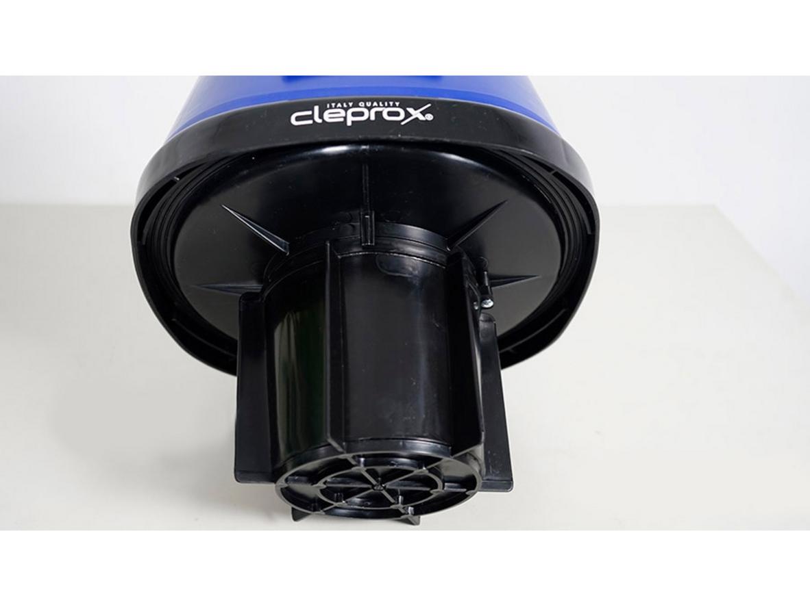 Bộ phụ kiện hút khô và ướt giúp CleproX X-1/40 xử lý nhiều bề mặt.