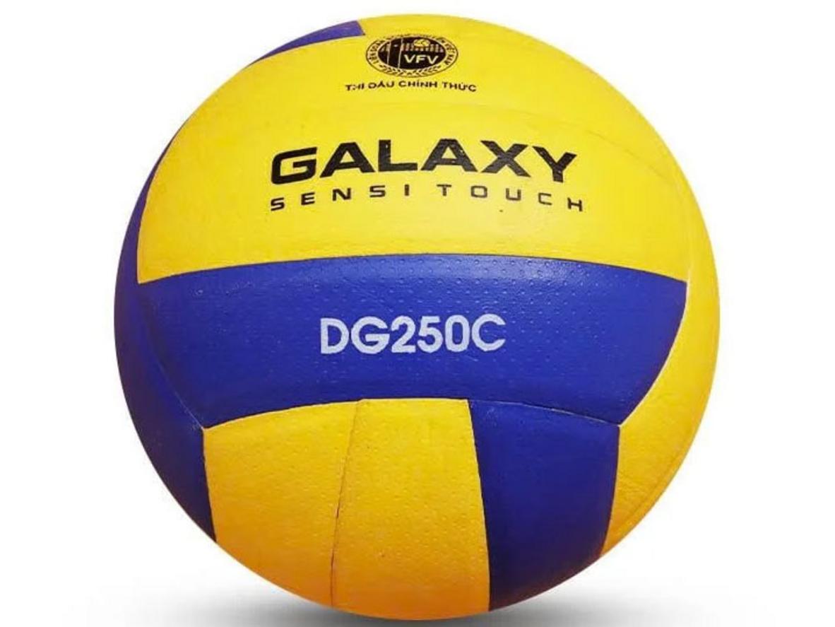 Kim bơm bóng và lưới đựng bóng đi kèm giúp sử dụng GALAXY DG250C thuận tiện hơn.