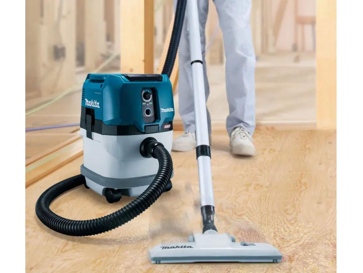 Hệ pin 2x40V Max XGT giúp Makita VC003GLZ vận hành mạnh và linh hoạt tại công trình.