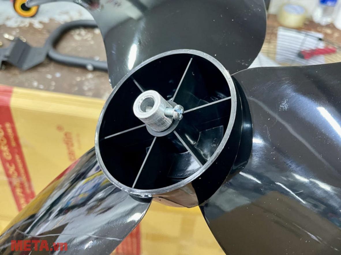 Cấu hình 50 cm và 100W giúp T-20CN tạo gió rộng cho không gian đông người.