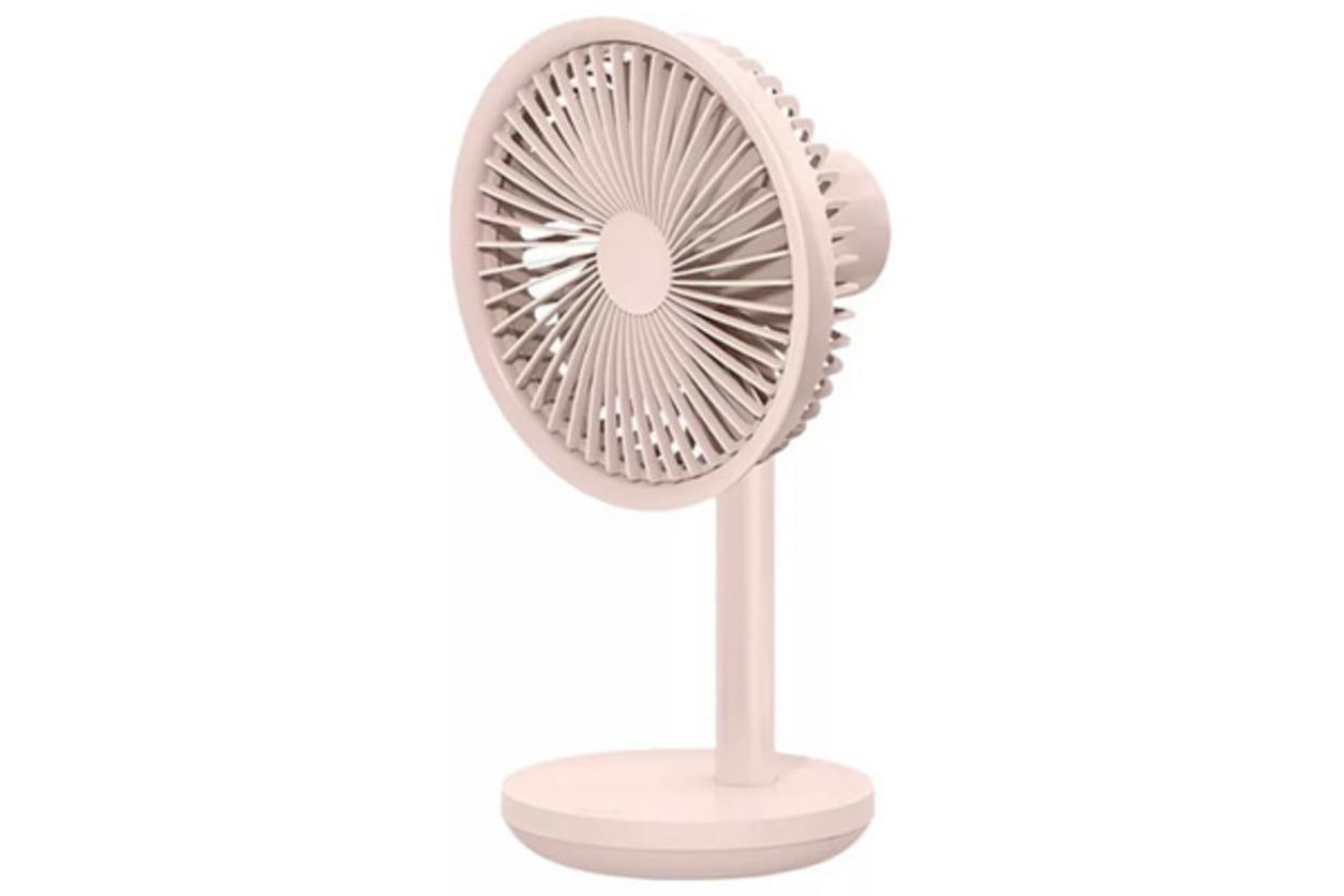 Động cơ không chổi than giúp quạt vận hành êm hơn trong phòng ngủ.
