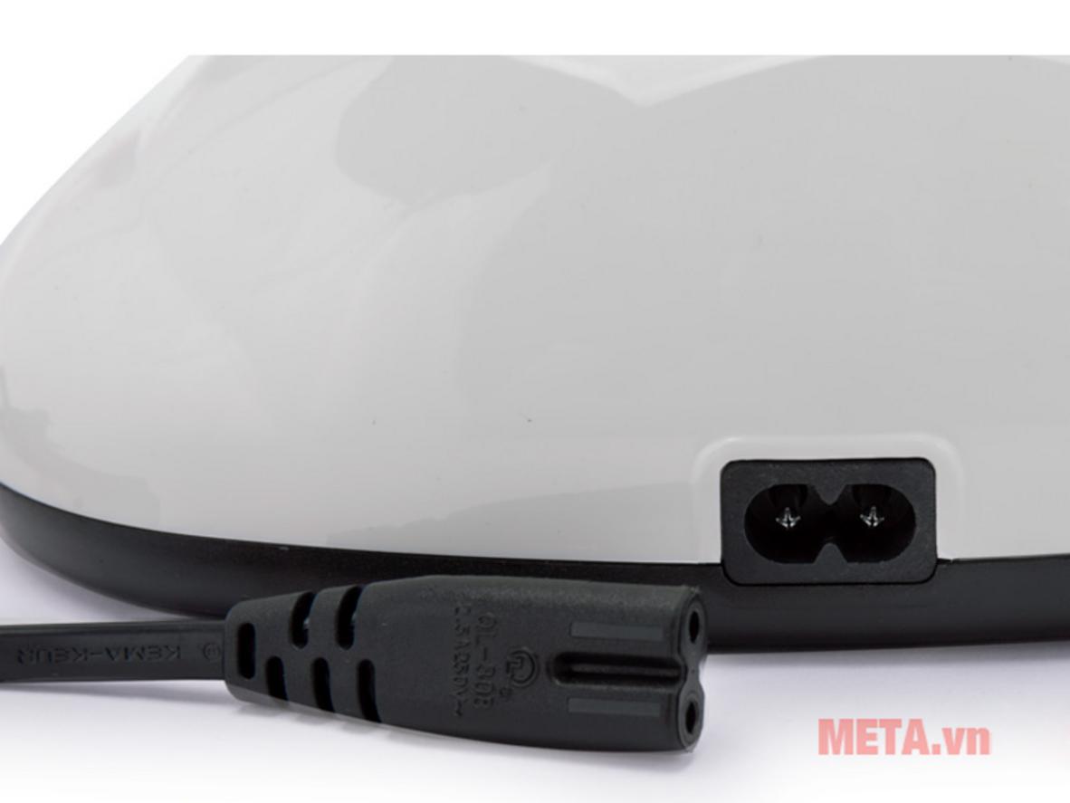 4 đèn LED hỗ trợ chiếu sáng khi mất điện ban đêm.