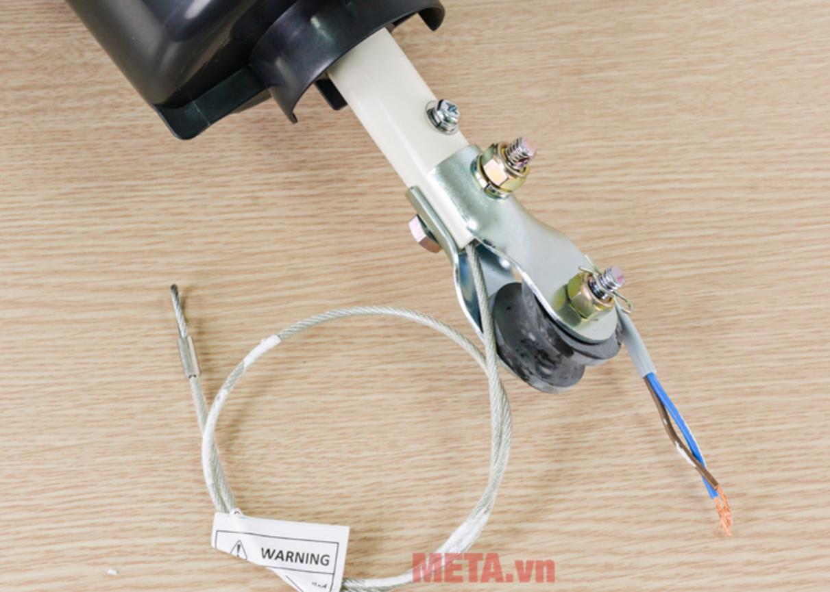 Cánh ABS, motor bạc đạn và remote của quạt trần Mitsubishi C56-RW4/RA4.
