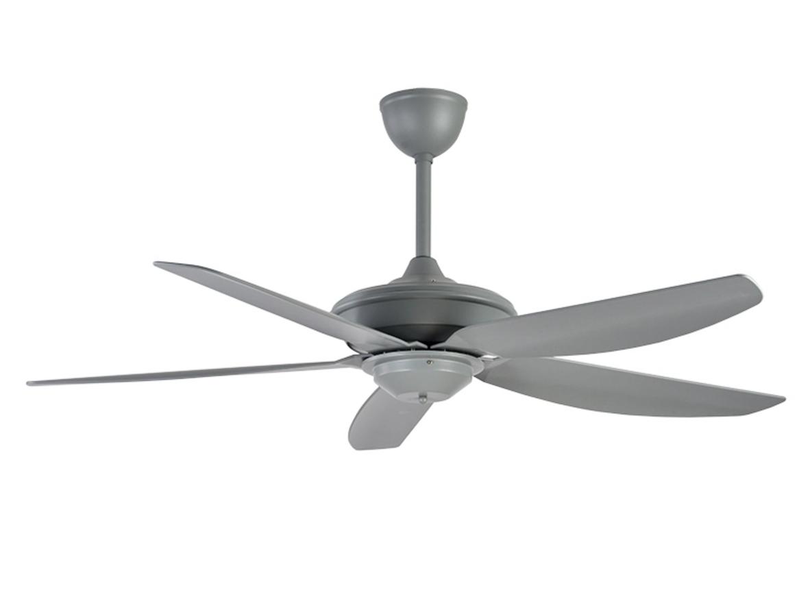 Quạt trần TCL 56YN08 nổi bật với thiết kế 5 cánh và sải cánh 142cm.