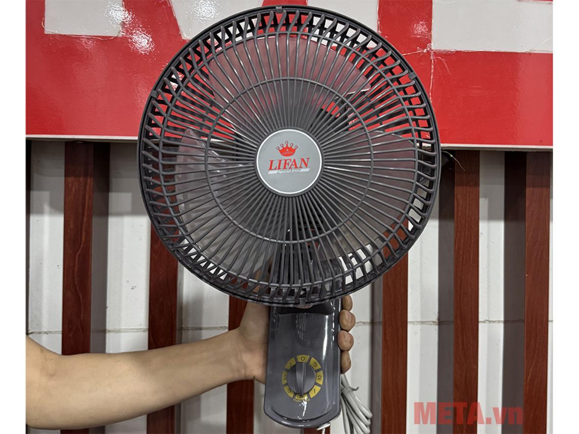 Cánh 20 cm, 3 cánh nhựa cho luồng gió gọn và dễ vệ sinh.