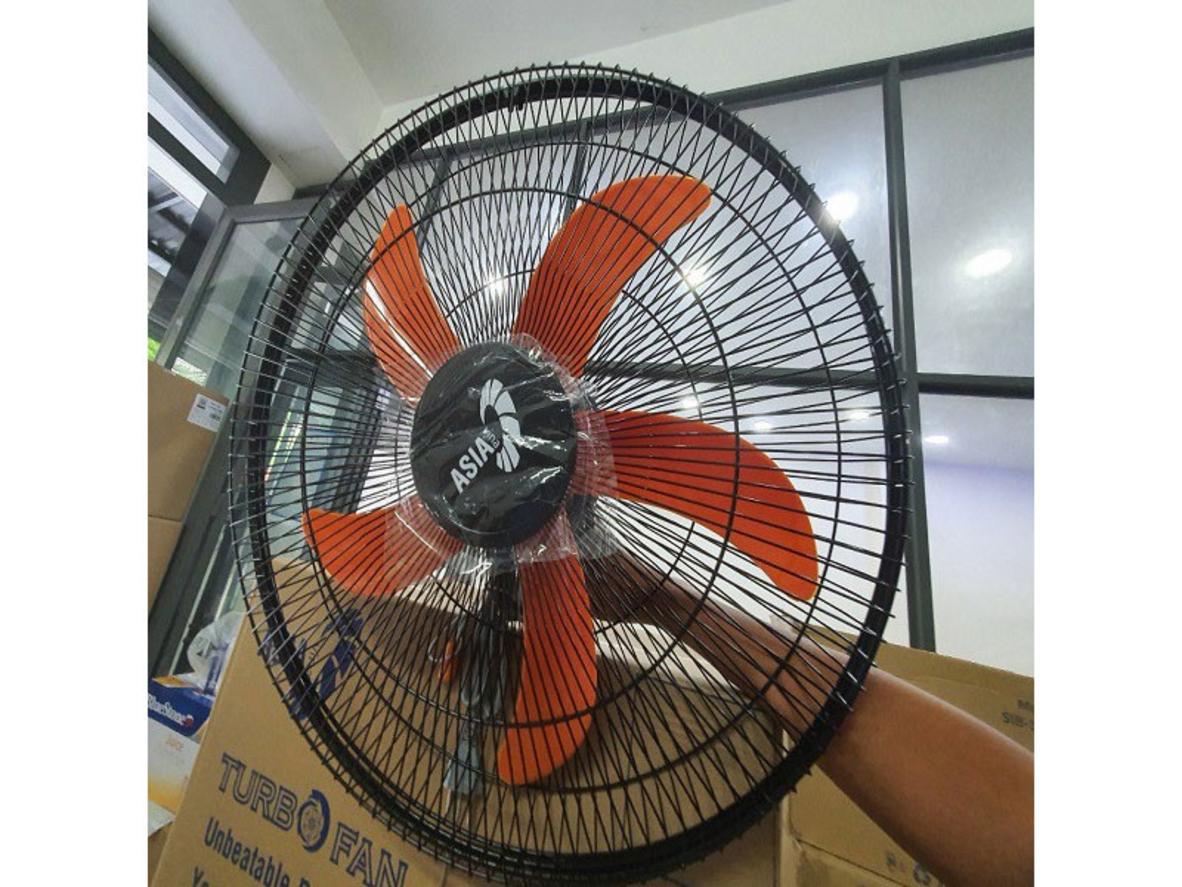 Cấu tạo quạt treo tường Asia VY577890 với 5 cánh, sải cánh 45cm và mô tơ dây đồng.