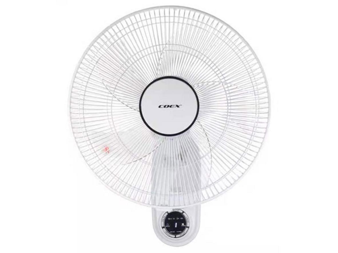 Quạt treo tường Coex CW-7210A có điều khiển từ xa, phù hợp phòng ngủ và phòng khách nhỏ.