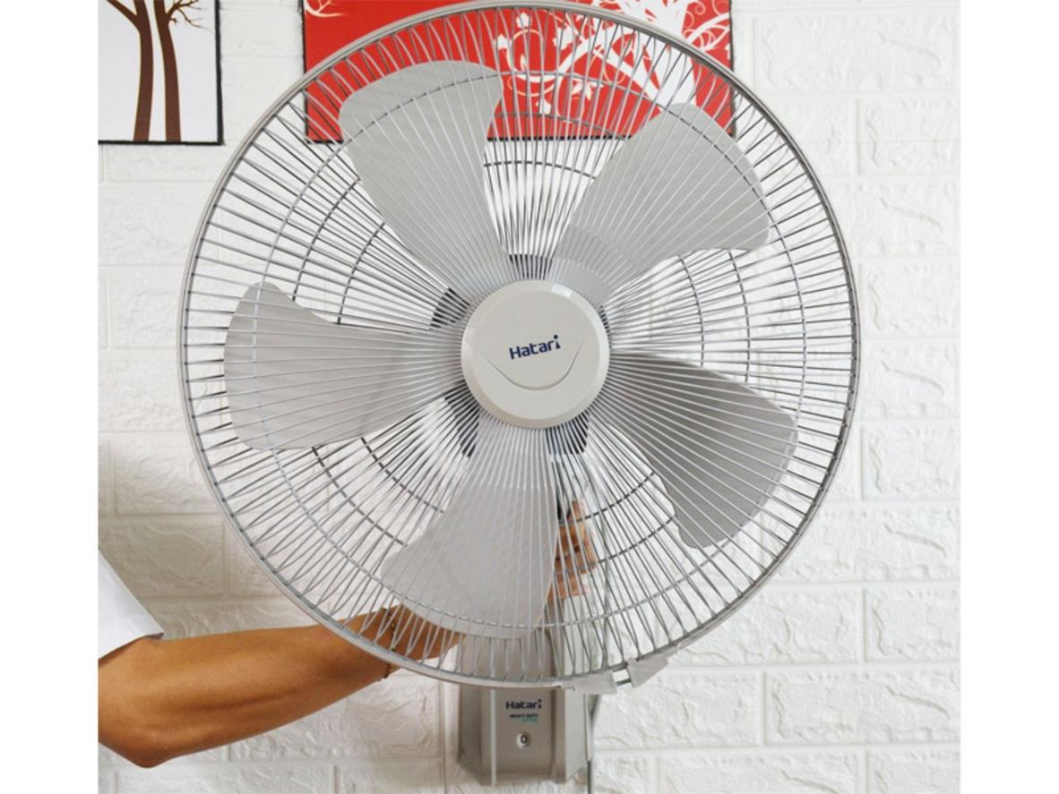 Quạt treo tường Hatari IW18M1 phù hợp không gian rộng cần gió mạnh và tiết kiệm diện tích.