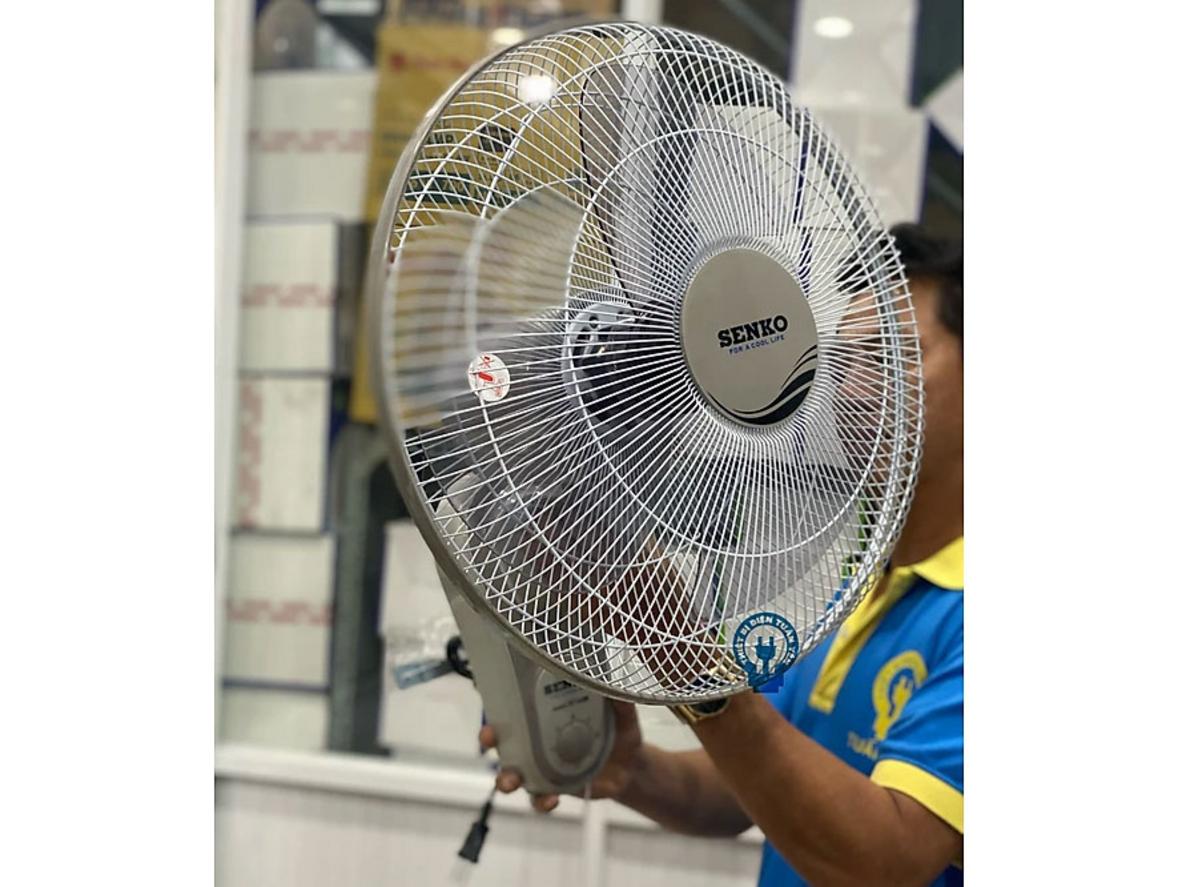 Senko TC1688 với công suất 47W, sải cánh 39cm và 3 cánh quạt